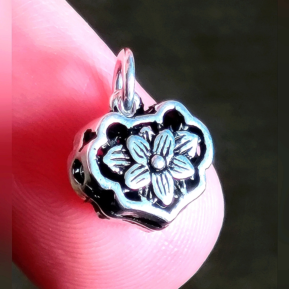 Solid .925 Sterling Silver Pendant / Charm Flower Heart